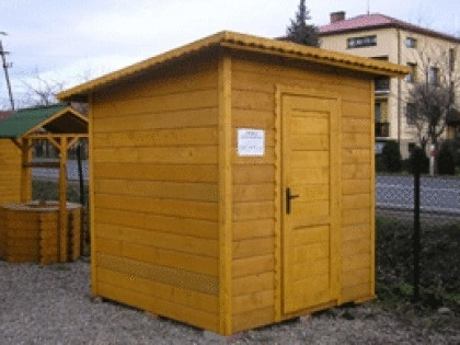 drewniany domek gospodarczy